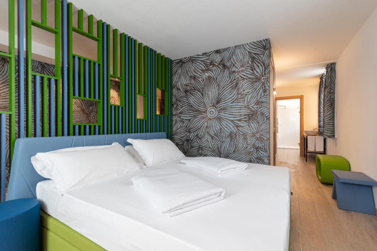 Holiday IV Gardan Riva del Garda Room photo
