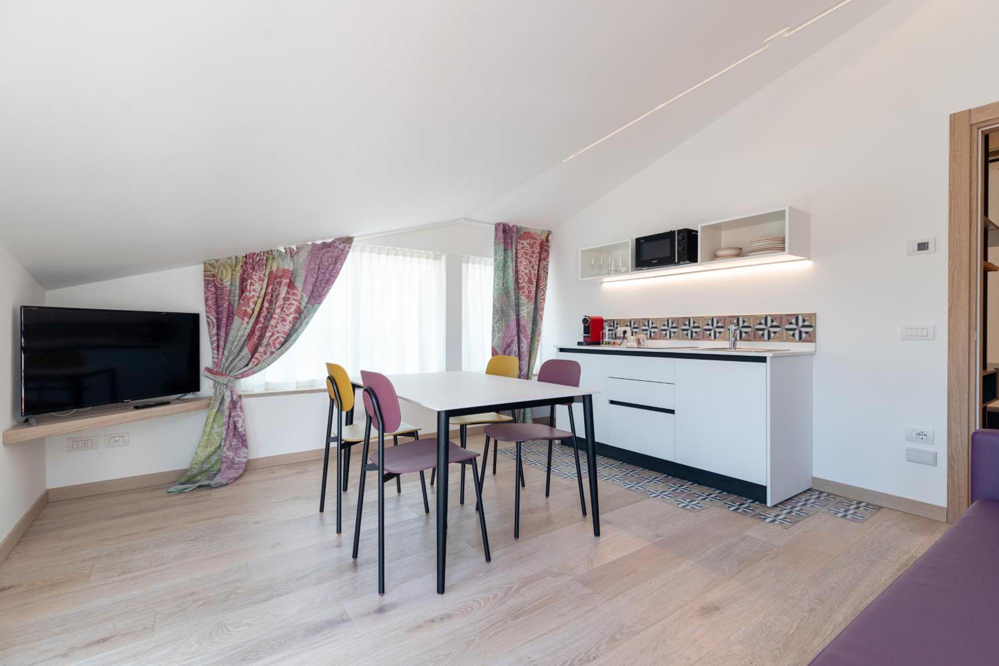 Holiday IV Gardan Riva del Garda Room photo