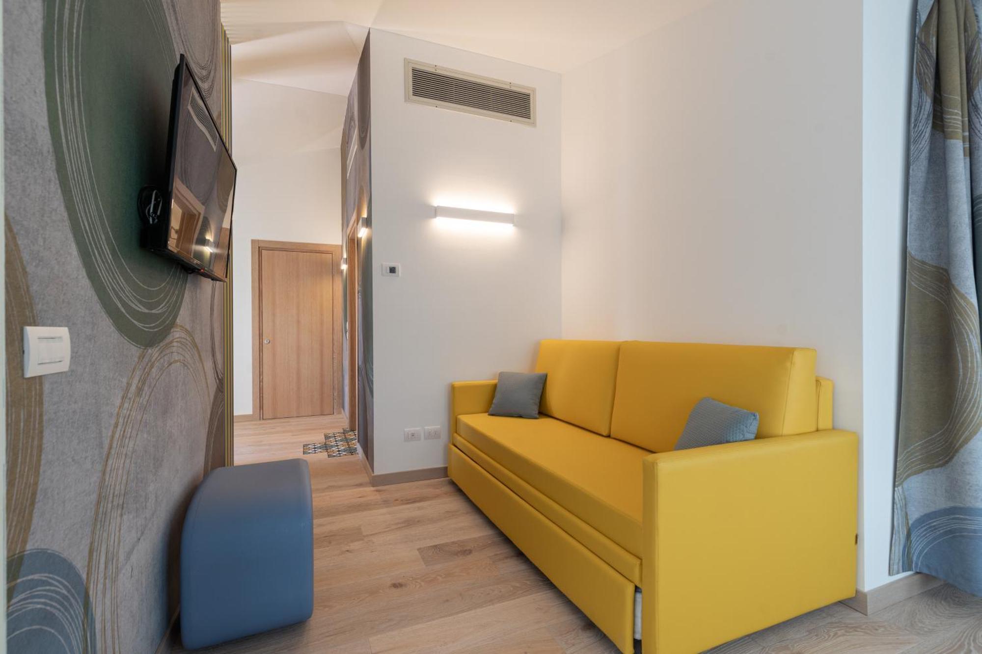 Holiday IV Gardan Riva del Garda Room photo