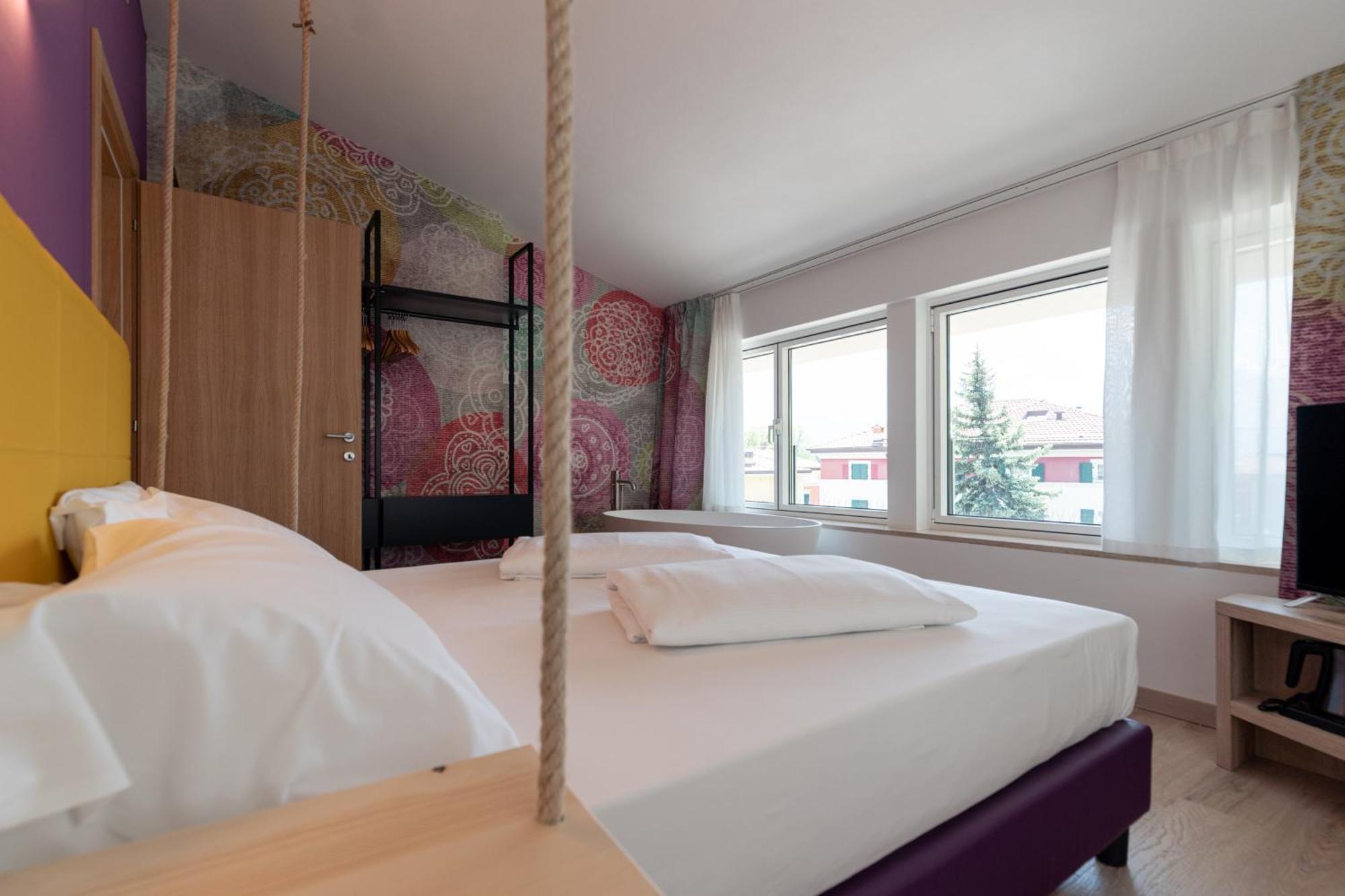 Holiday IV Gardan Riva del Garda Room photo