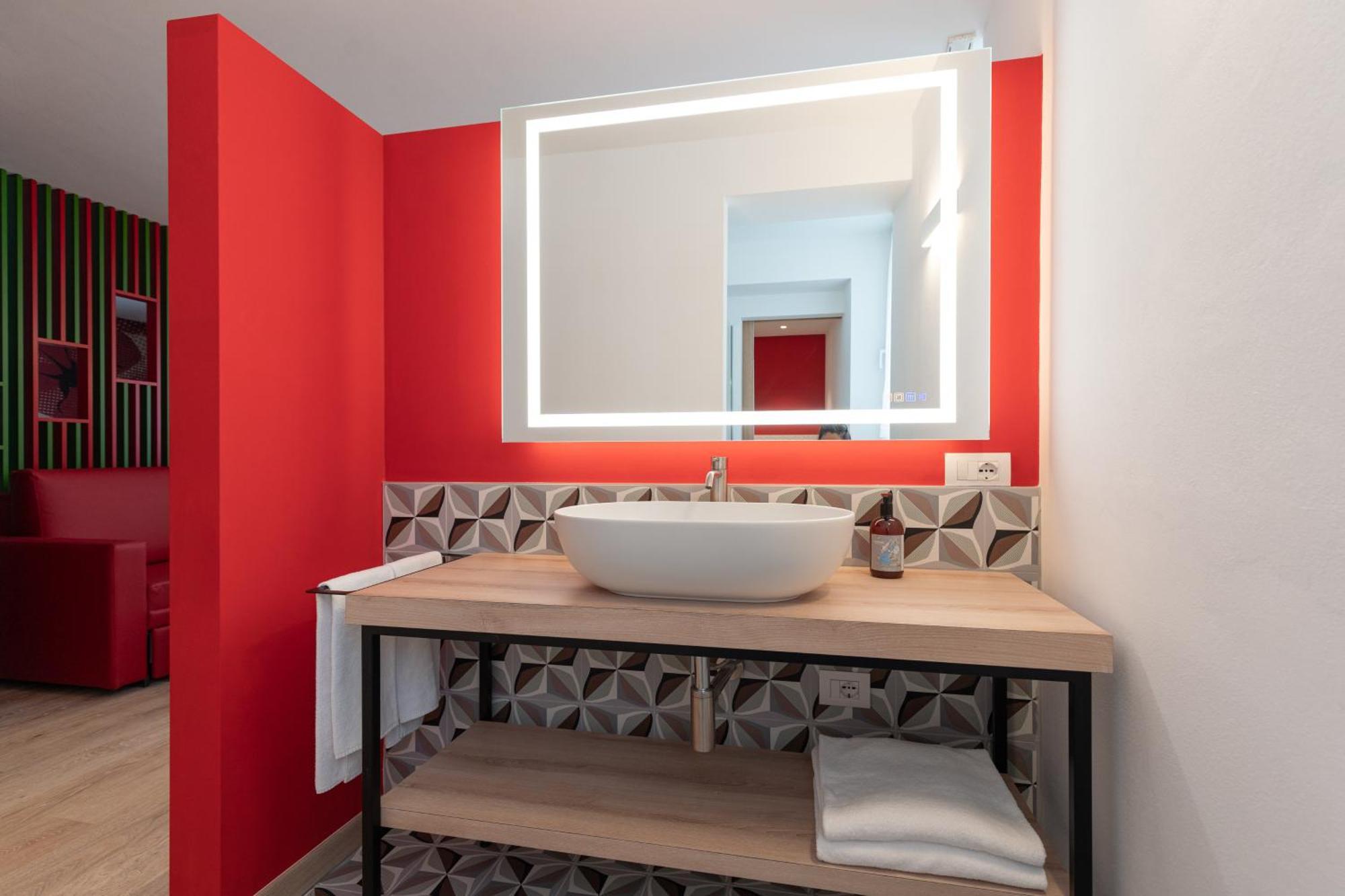 Holiday IV Gardan Riva del Garda Room photo