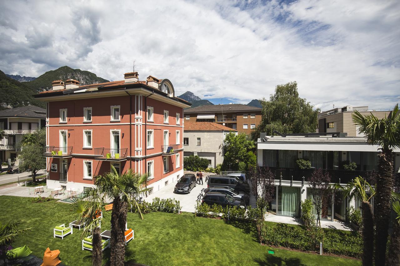 Holiday IV Gardan Riva del Garda Exterior photo