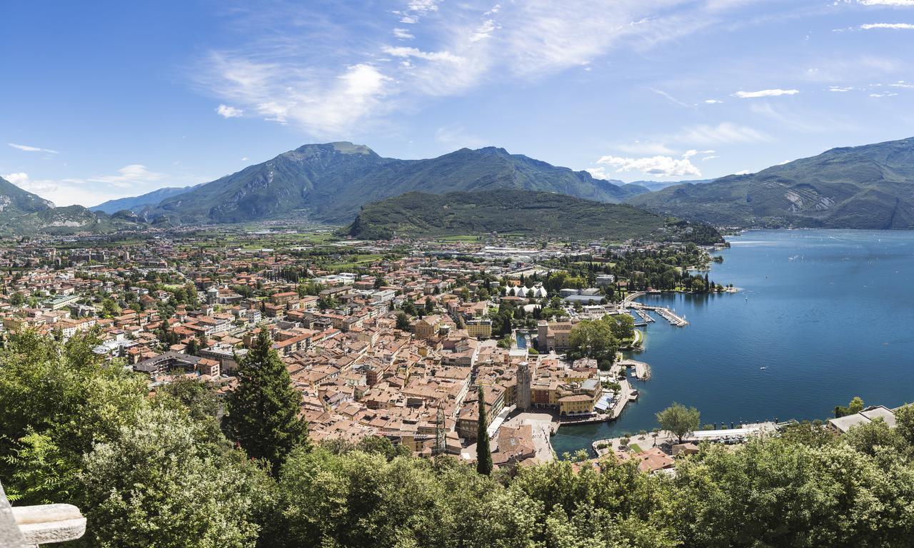 Holiday IV Gardan Riva del Garda Exterior photo