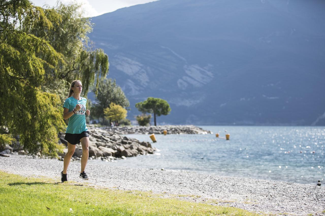 Holiday IV Gardan Riva del Garda Exterior photo